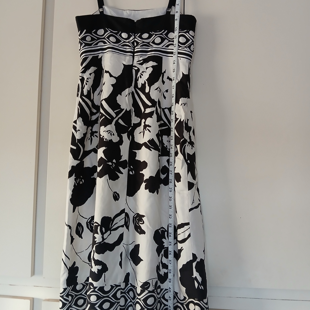 White House Black Market Black and White Floral Maxi Dress - Picture 2 of 9